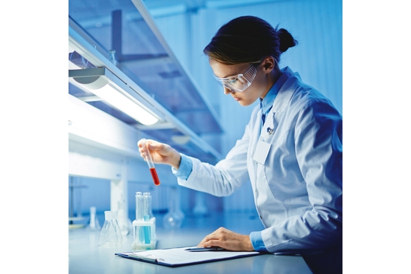 Image Scientist in lab